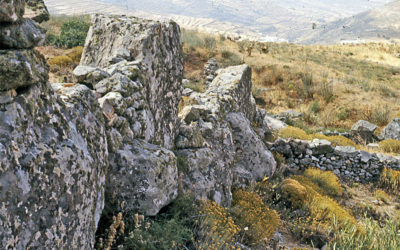 Από την εποχή του Χαλκού στην εποχή του Σιδήρου στις Κυκλάδες: Η μαρτυρία της κεραμικής και των ταφικών πρακτικών