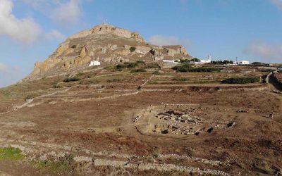 Επιτύμβιες στήλες στο Ξώμπουργο της Τήνου, αποκαλύπτουν πληροφορίες για την κλασική γλυπτική του νησιού