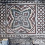Καισάρεια Μ.Ασίας: αρχαιολόγοι ανακάλυψαν έπαυλη με ψηφιδωτά, που φέρουν επιγραφές σε λατινικά και ε...