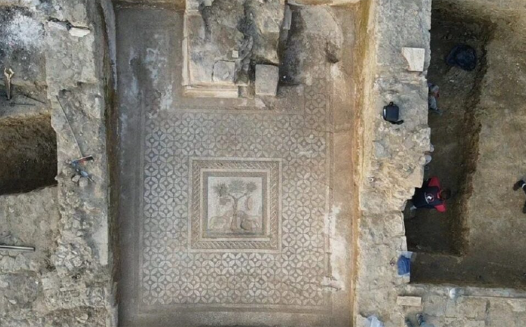 Προῦσα προς τῷ Ὑππίῳ ποταμῷ : αρχαιολόγοι ανακάλυψαν ψηφιδωτό σε τόπο λατρείας του Διονύσου