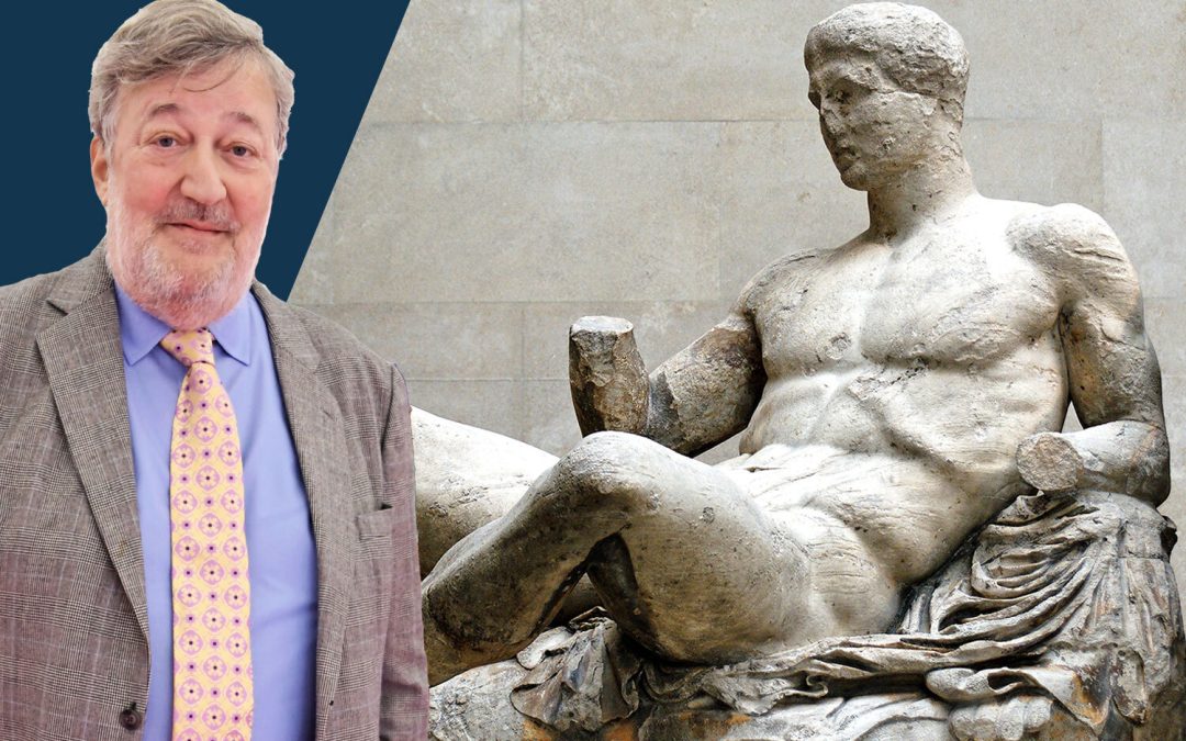 Στίβεν Φράι: «Καλώ τον Στάρμερ να επιστρέψει τα Γλυπτά του Παρθενώνα»
